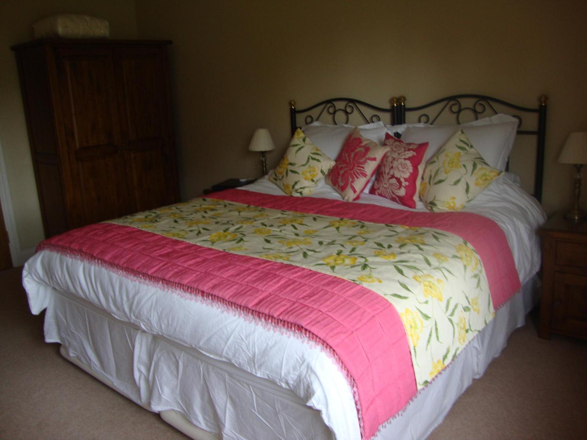 The Paddock Bed and Breakfast Haverfordwest Exteriör bild