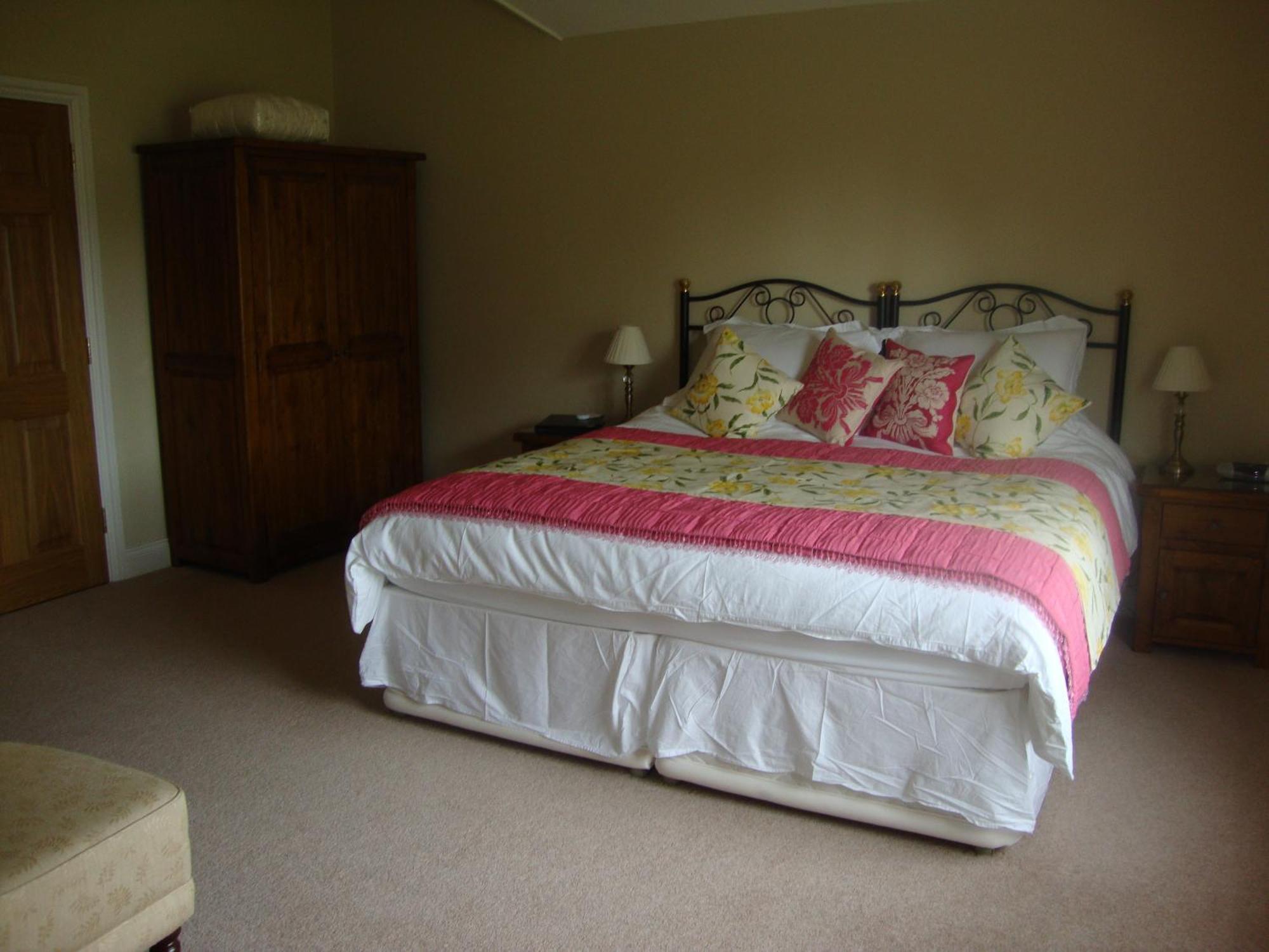 The Paddock Bed and Breakfast Haverfordwest Exteriör bild