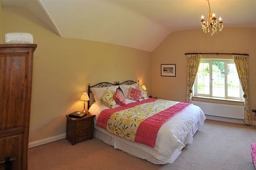 The Paddock Bed and Breakfast Haverfordwest Exteriör bild